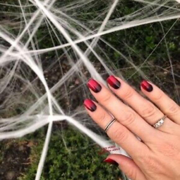 Color Street Bloody Gorgeous - Picture 2 of 3